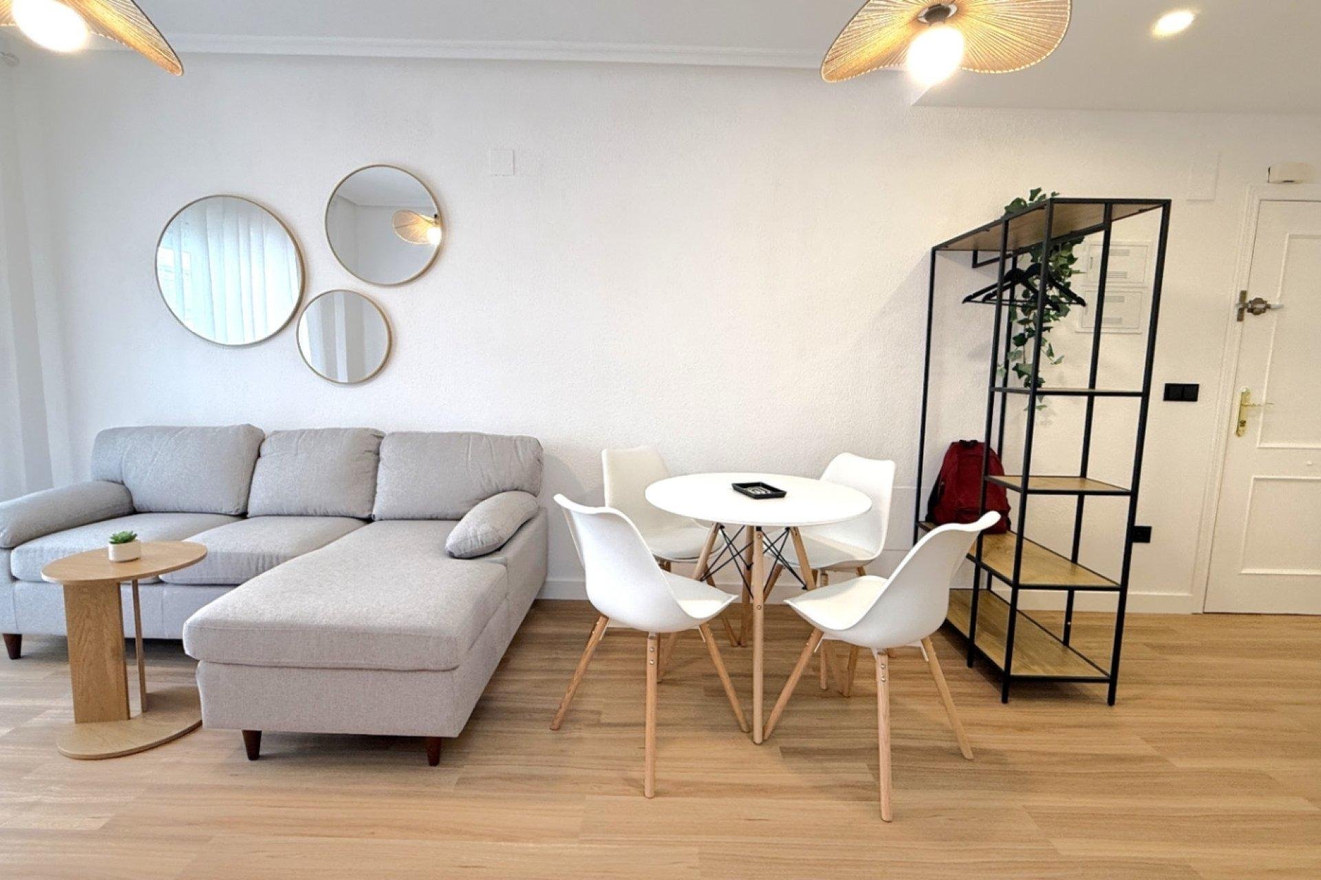 Huoneisto Torrevieja, Alicante, Espanja 2 makuuhuonetta, 50 m2 No. 184287