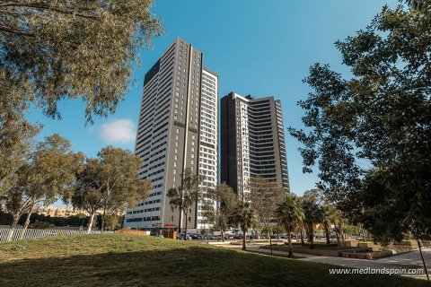 Apartamento en venta en Málaga, España 4 dormitorios, 111.82 m2 No. 105044 - foto 2