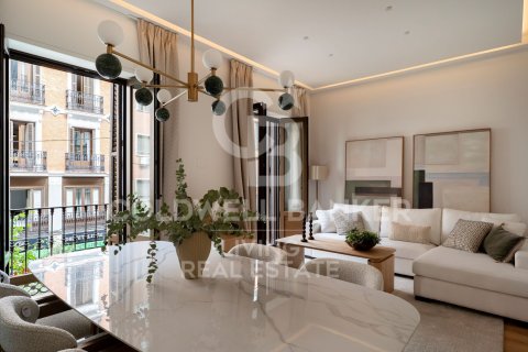 Huoneisto myytävänä Madrid, Espanja, 4 makuuhuonetta, 132 m2 No. 156954 - kuva 25