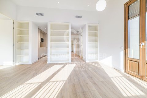 Продажа пентхауса в Барселона, Испания 2 спальни, 93м2 №156956 - фото 9