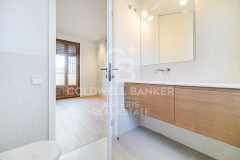 Продажа пентхауса в Барселона, Испания 2 спальни, 93м2 №156956 - фото 14