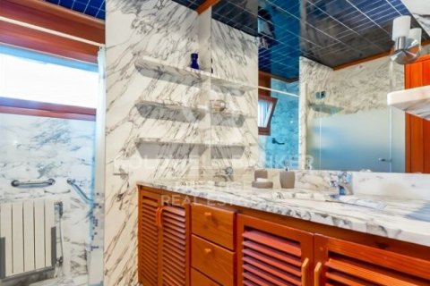 House for sale in Sant Andreu de Llavaneres, Barcelona, Spain 7 bedrooms, 725 sq.m. No. 156955 - photo 22