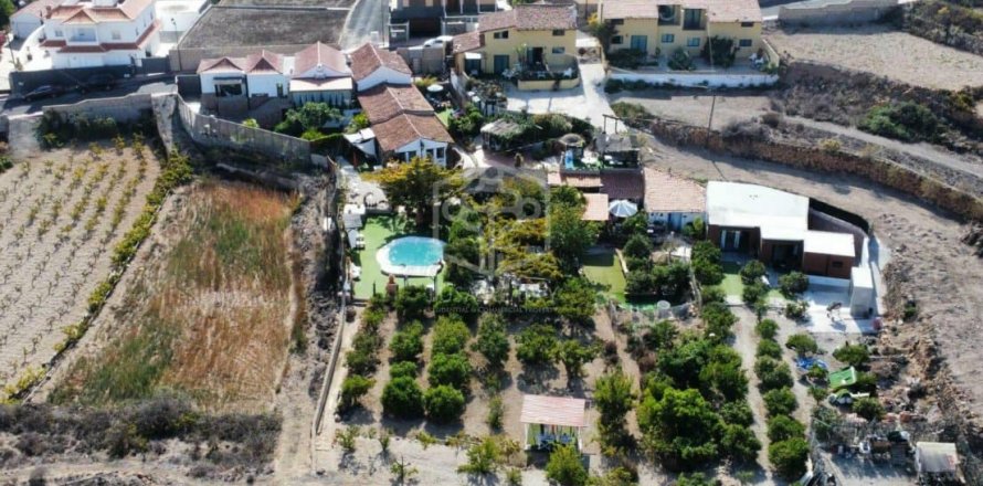 Commercial property San Miguel de Abona, Tenerife, Spain 13 bedrooms, 893 sq.m. No. 111057