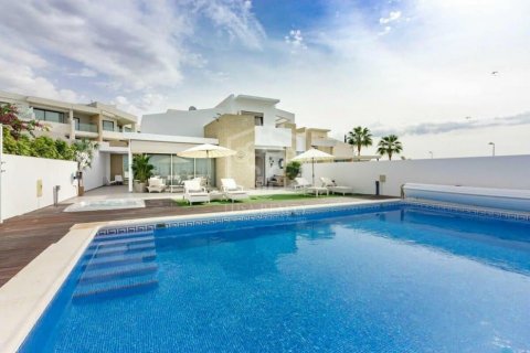 Villa for sale Adeje, Tenerife, Spain 3 bedrooms, 221 sq.m. No. 111058 - photo 4