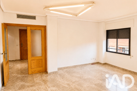 Apartment in Elda, Alicante, Spain 4 bedrooms, 158 sq.m. No. 188206