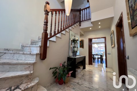 Hus till salu i Palau-Solita I Plegamans, Barcelona, Spanien 4 sovrum, 397 kvm. Nr. 153097 - foto 2