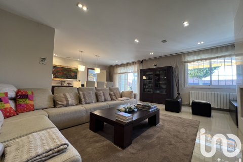 Hus till salu i Palau-Solita I Plegamans, Barcelona, Spanien 4 sovrum, 397 kvm. Nr. 153097 - foto 4