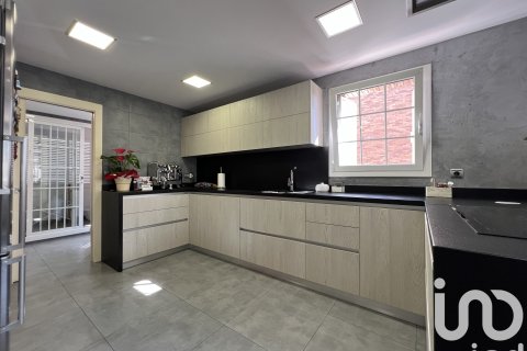 Hus till salu i Palau-Solita I Plegamans, Barcelona, Spanien 4 sovrum, 397 kvm. Nr. 153097 - foto 7