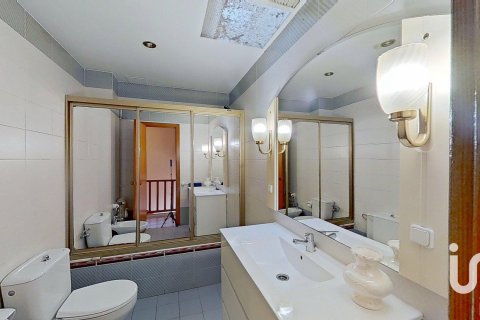 Kamienica w El Vendrell, Tarragona, Hiszpania 5 sypialni, 231 mkw. nr 153101 – zdjęcie 7