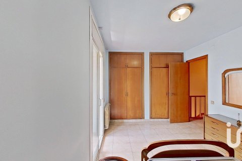 Kamienica w El Vendrell, Tarragona, Hiszpania 5 sypialni, 231 mkw. nr 153101 – zdjęcie 16