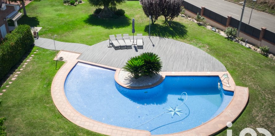 Terreno a Palau-Solita I Plegamans, Barcelona, Spagna 831 mq. N° 153096