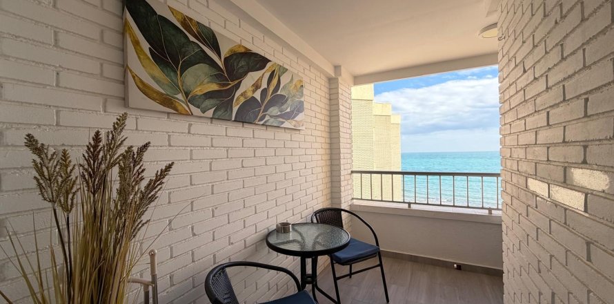 Appartamento a Torrevieja, Alicante, Spagna 3 camere da letto, 106 mq. N° 165833