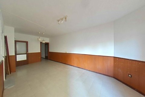 Apartment in Vilanova i la Geltru, Barcelona, Spain 4 bedrooms, 84 sq.m. No. 186409