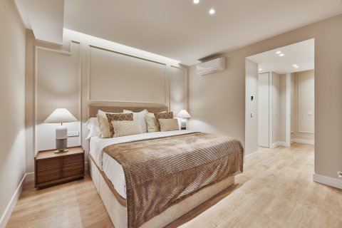 Villa en venta en Madrid, España 4 dormitorios, 155 m2 No. 179894 - foto 19