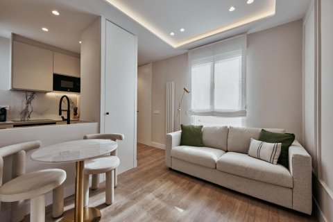 Apartamento en venta en Madrid, España 2 dormitorios, 41 m2 No. 179895 - foto 2