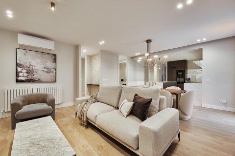 Huvila Madrid, Espanja 3 makuuhuonetta, 126 m2 No. 179890