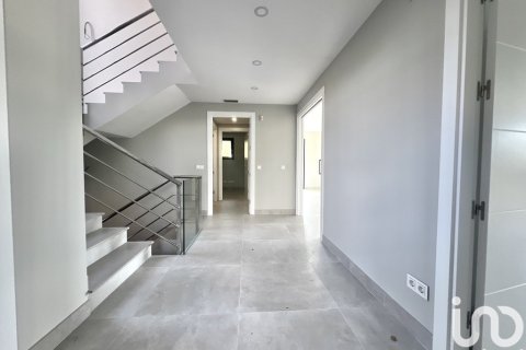 Продажа дома в Сан-Андреу-де-Льяванерес, Барселона, Испания 5 спален, 700м2 №153921 - фото 7