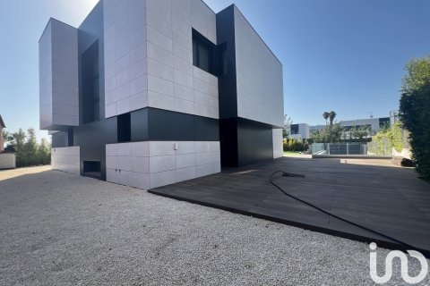 Продажа дома в Сан-Андреу-де-Льяванерес, Барселона, Испания 5 спален, 700м2 №153921 - фото 29