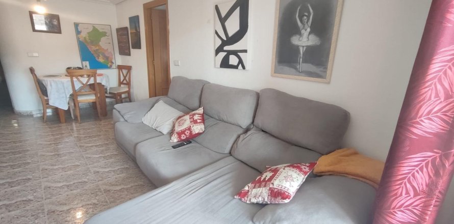 Apartment in Torrevieja, Alicante, Spain 2 bedrooms, 94 sq.m. No. 184226