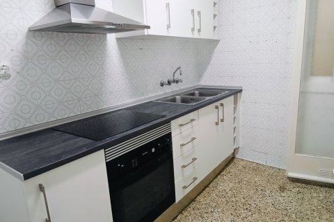 Apartament w Premia De Mar, Barcelona, Hiszpania 4 sypialnie, 102 mkw. nr 173006 – zdjęcie 2