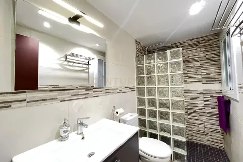 House for sale in Vilanova i la Geltru, Barcelona, Spain 6 bedrooms, 251 sq.m. No. 195294 - photo 10