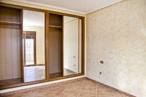Villa en venta en Torrevieja, Alicante, España 3 dormitorios, 335 m2 No. 145507 - foto 4
