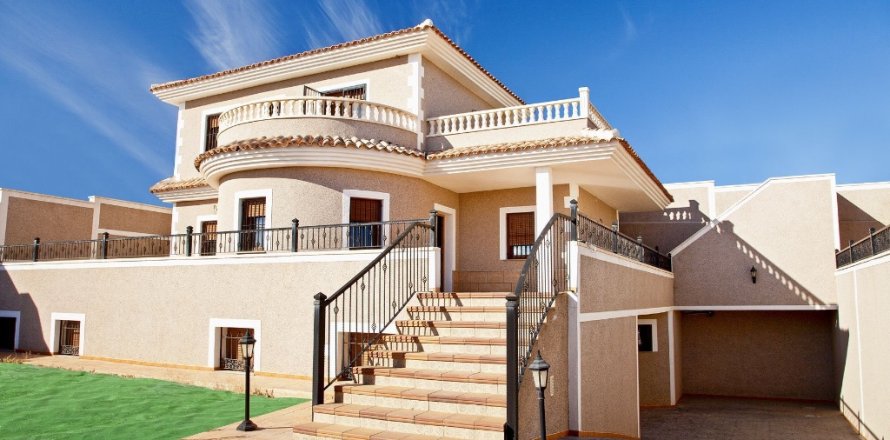 Villa en Torrevieja, Alicante, España 3 dormitorios, 335 m2 No. 145507
