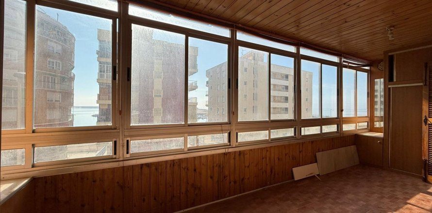 Apartamento en Torrevieja, Alicante, España 3 dormitorios, 95 m2 No. 194941