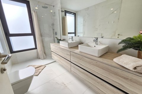 Huoneisto myytävänä Benidorm, Alicante, Espanja, 3 makuuhuonetta, 105 m2 No. 196105 - kuva 3