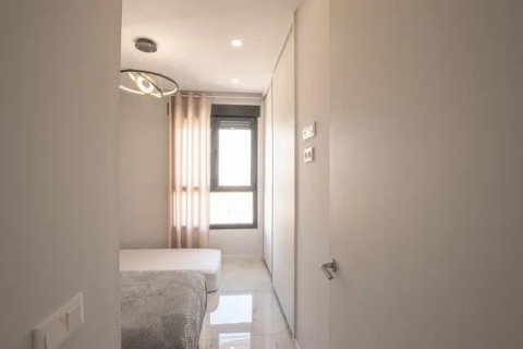 Продажа квартиры в Бенидорм, Аликанте, Испания 2 спальни, 90м2 №196108 - фото 11