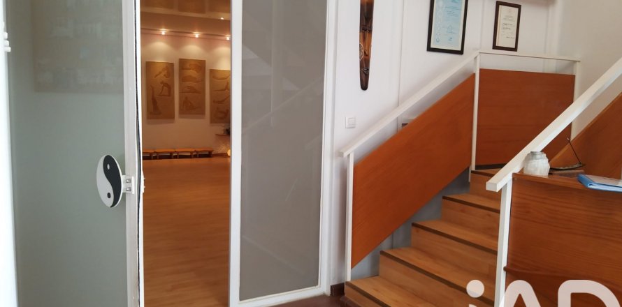 Commercial property in Ulldecona, Tarragona, Spain 146 sq.m. No. 185099