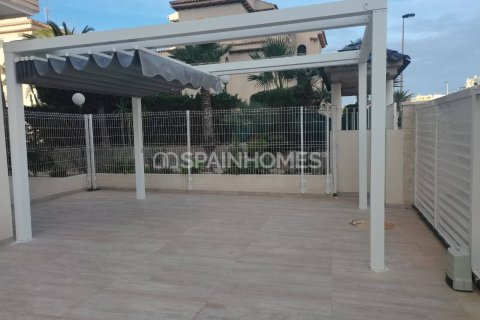 Lägenhet till salu i Torrevieja, Alicante, Spanien 3 sovrum, 117 kvm. Nr. 164359 - foto 8