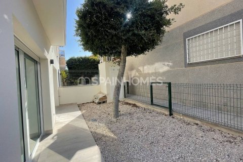 Lägenhet till salu i Torrevieja, Alicante, Spanien 3 sovrum, 117 kvm. Nr. 164359 - foto 6