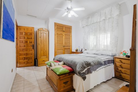 Villa à vendre à Torrevieja, Alicante, Espagne, 5 chambres, 222 m2 No. 140675 - photo 17