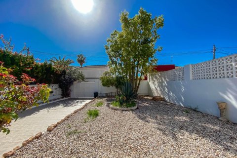 Villa till salu i Torrevieja, Alicante, Spanien 3 sovrum, 160 kvm. Nr. 140676 - foto 3