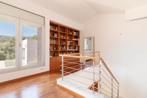 Villa for sale in Castelldefels, Barcelona, Spain 5 bedrooms, 425 sq.m. No. 150782 - photo 15