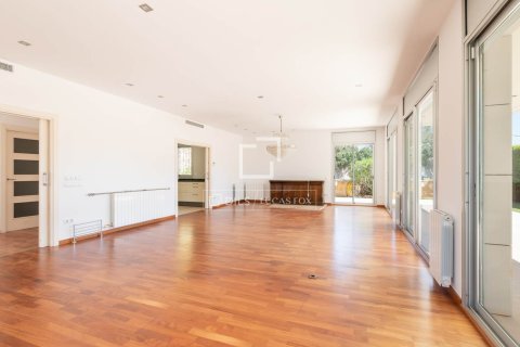 Villa for sale in Castelldefels, Barcelona, Spain 5 bedrooms, 425 sq.m. No. 150782 - photo 10