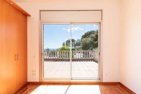 Villa for sale in Castelldefels, Barcelona, Spain 5 bedrooms, 425 sq.m. No. 150782 - photo 26