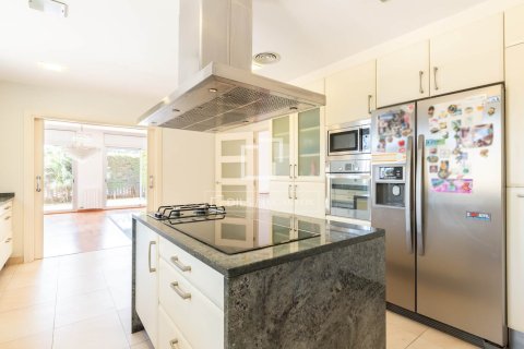 Villa for sale in Castelldefels, Barcelona, Spain 5 bedrooms, 425 sq.m. No. 150782 - photo 4