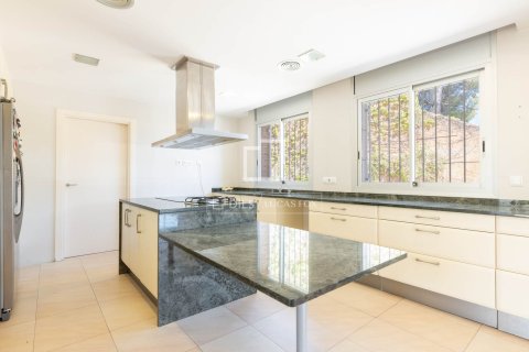Villa for sale in Castelldefels, Barcelona, Spain 5 bedrooms, 425 sq.m. No. 150782 - photo 3