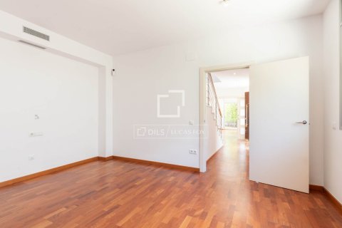 Villa for sale in Castelldefels, Barcelona, Spain 5 bedrooms, 425 sq.m. No. 150782 - photo 18