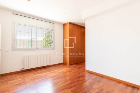 Villa for sale in Castelldefels, Barcelona, Spain 5 bedrooms, 425 sq.m. No. 150782 - photo 27