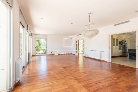 Villa for sale in Castelldefels, Barcelona, Spain 5 bedrooms, 425 sq.m. No. 150782 - photo 7