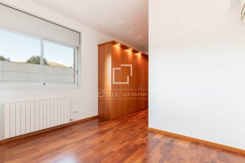 Villa for sale in Castelldefels, Barcelona, Spain 5 bedrooms, 425 sq.m. No. 150782 - photo 13