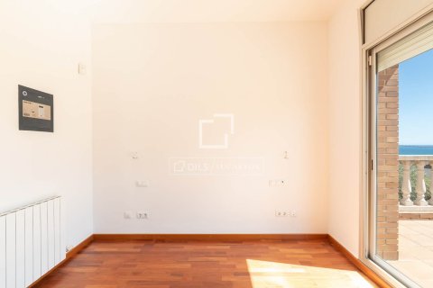 Villa for sale in Castelldefels, Barcelona, Spain 5 bedrooms, 425 sq.m. No. 150782 - photo 23