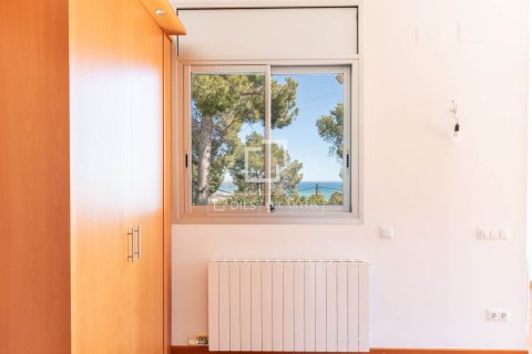 Villa for sale in Castelldefels, Barcelona, Spain 5 bedrooms, 425 sq.m. No. 150782 - photo 19