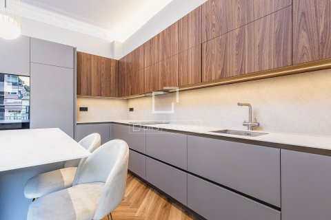 Продажа квартиры в Барселона, Испания 3 спальни, 199м2 №150780 - фото 10