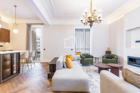 Apartamento en Barcelona, España 3 dormitorios, 199 m2 No. 150780