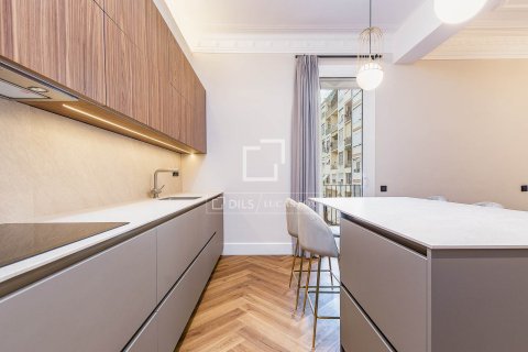 Продажа квартиры в Барселона, Испания 3 спальни, 199м2 №150780 - фото 11