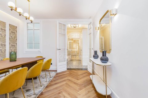 Продажа квартиры в Барселона, Испания 3 спальни, 199м2 №150780 - фото 18